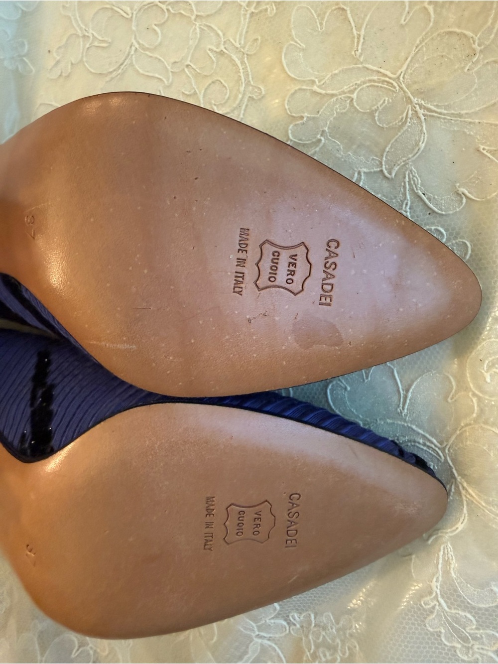 CARRANO 7 Royal Blue Pointed-Toe Heels with Black Accent 1990s - Picture 4 of 11